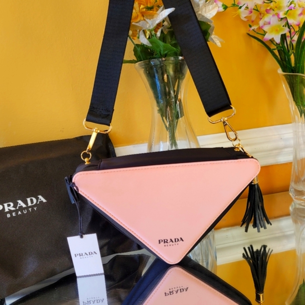 HP💥💥Prada 💥💥triangle beauty pouch converted into shoulder bag or cross body